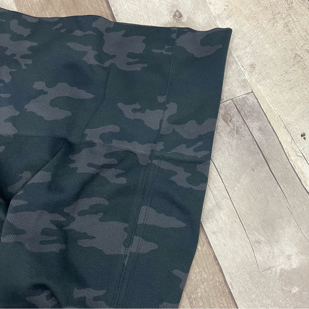 Spanx Look At Me Now Seamless Camo Leggings Size M - L - Picture 12 of 14